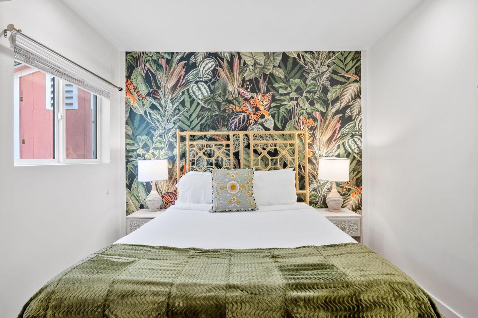 Walk To Hollywood Blvd From Urban Jungle Oasis Apartment Los Angeles