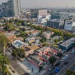 Walk To Hollywood Blvd From Urban Jungle Oasis
