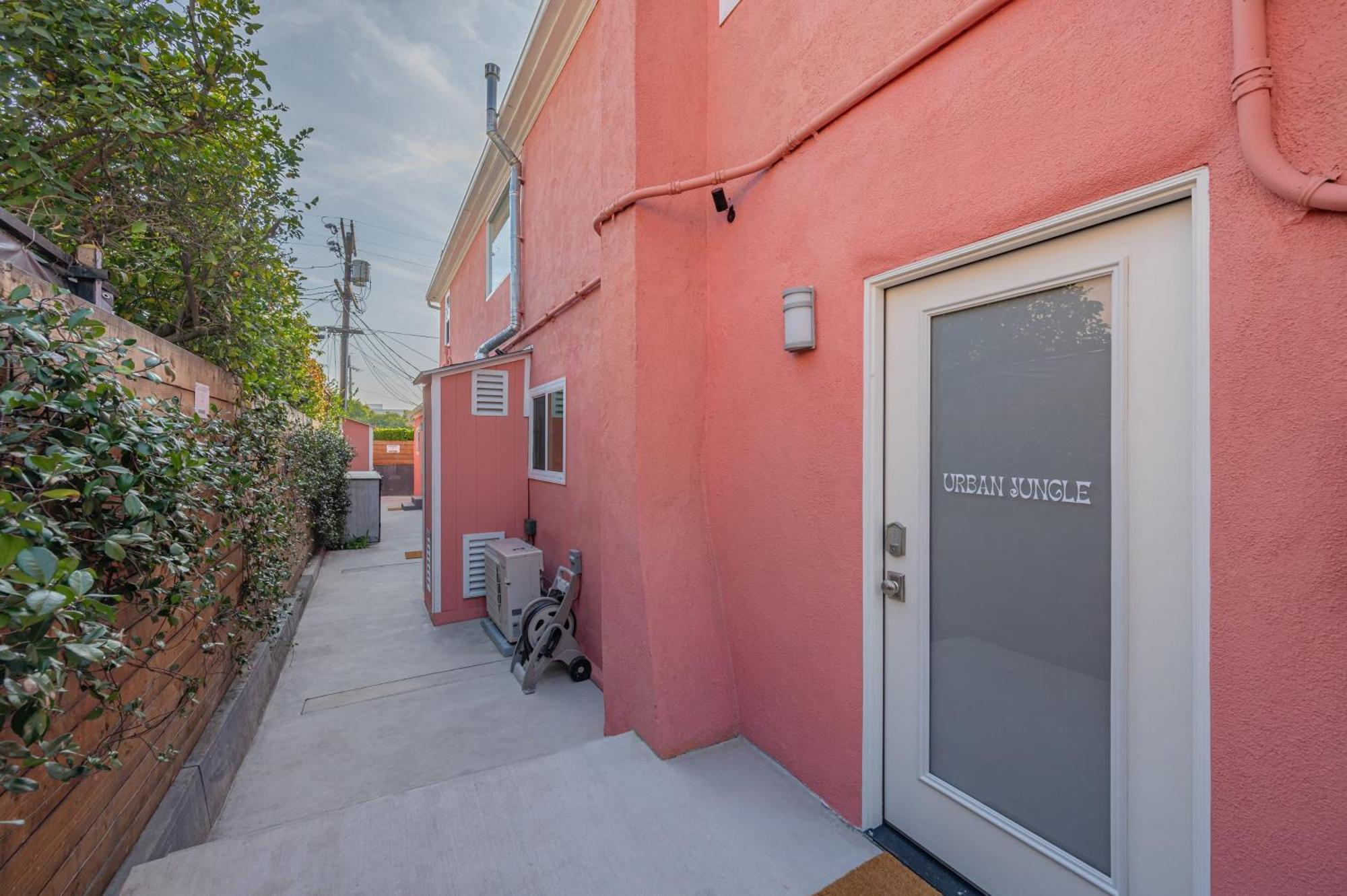Apartment Walk To Hollywood Blvd From Urban Jungle Oasis *