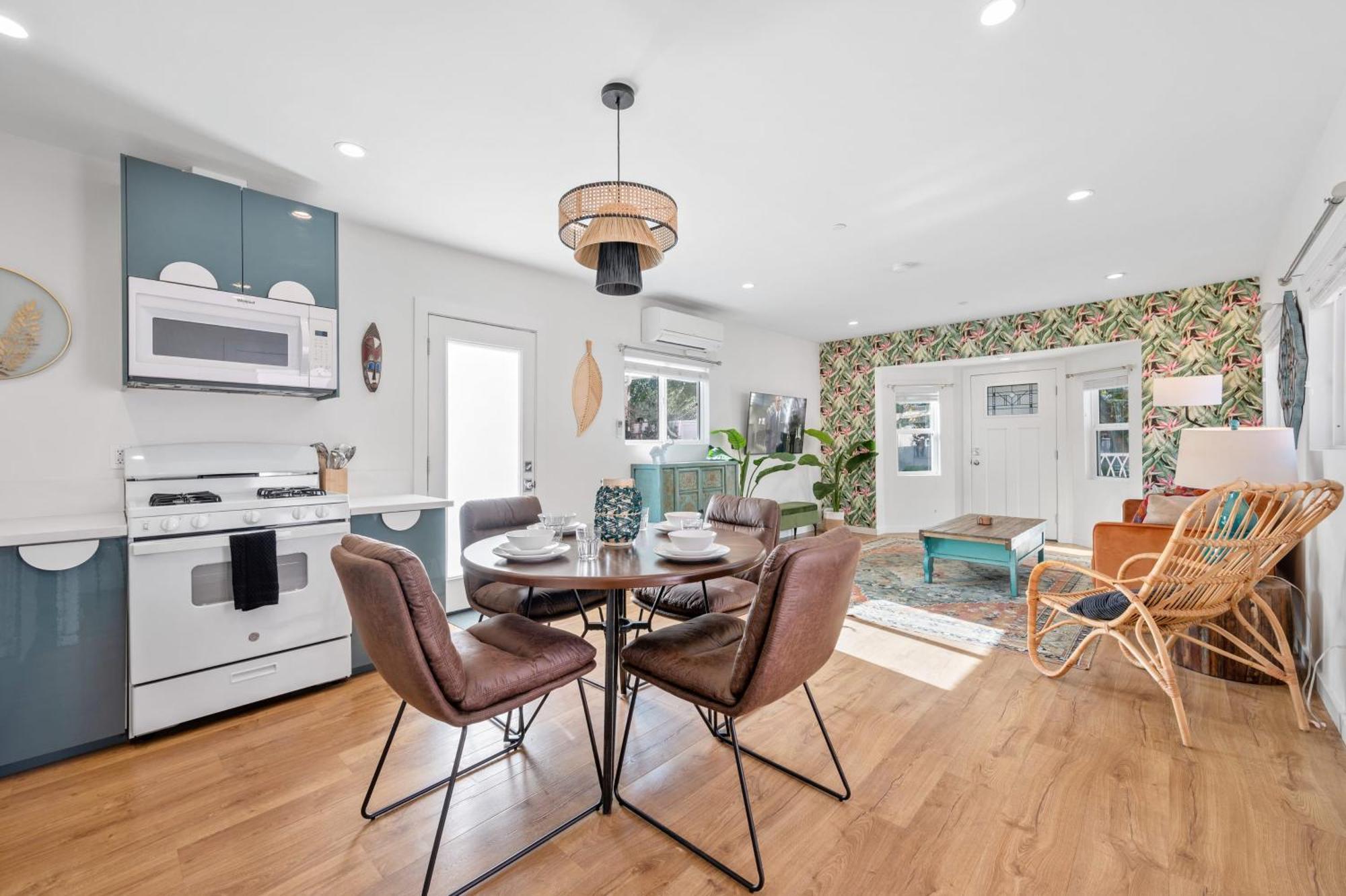 Apartment Walk To Hollywood Blvd From Urban Jungle Oasis *