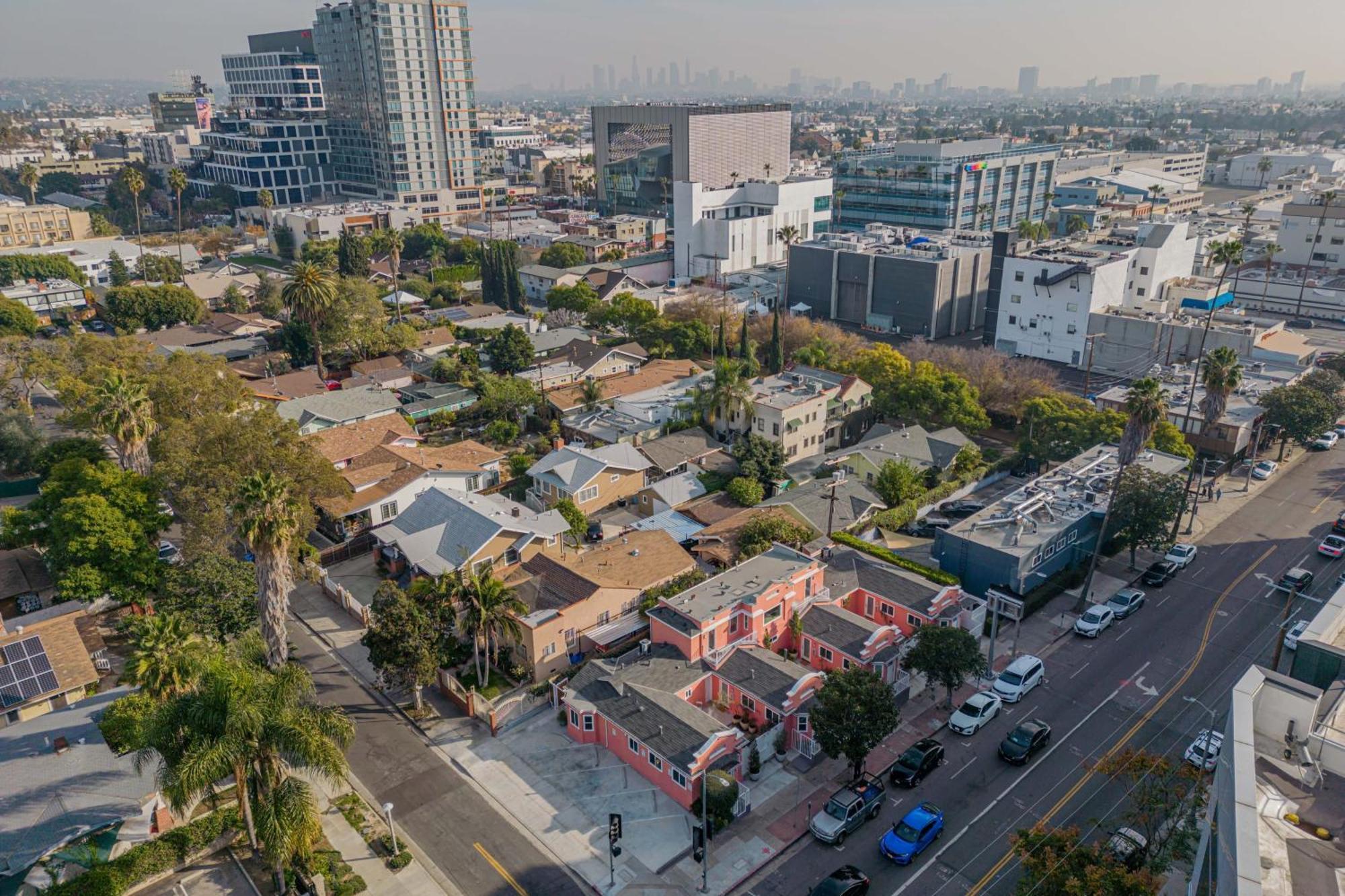 Apartment Walk To Hollywood Blvd From Urban Jungle Oasis