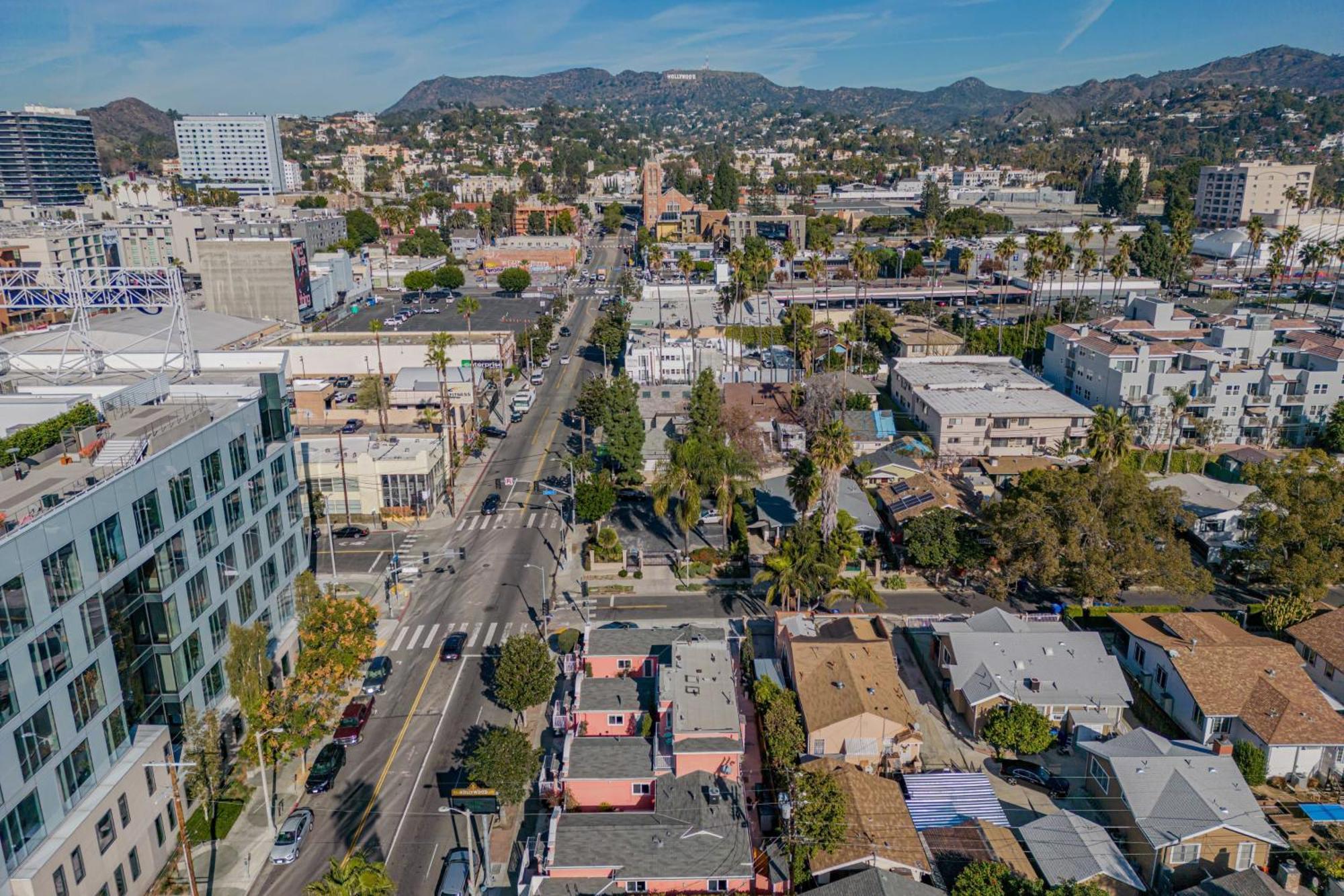 Walk To Hollywood Blvd From Urban Jungle Oasis Apartment *
